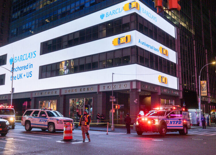 Man Is Killed in Early Morning Stabbing Near Times Square