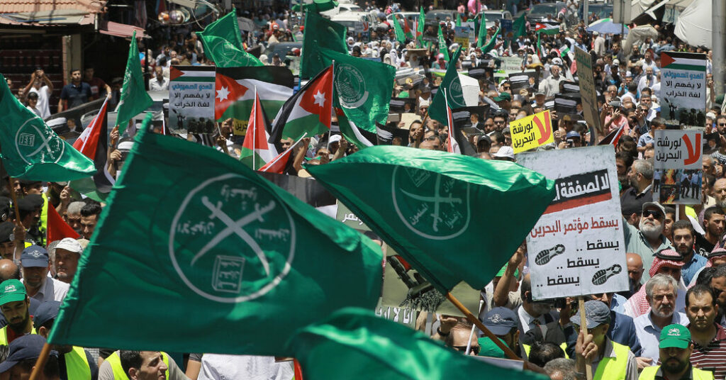 Trump Moves Toward Labeling Parts of Muslim Brotherhood as Terrorists