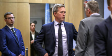 U.S. Army Secretary Travels to U.A.E. for Meetings With Russian Envoys