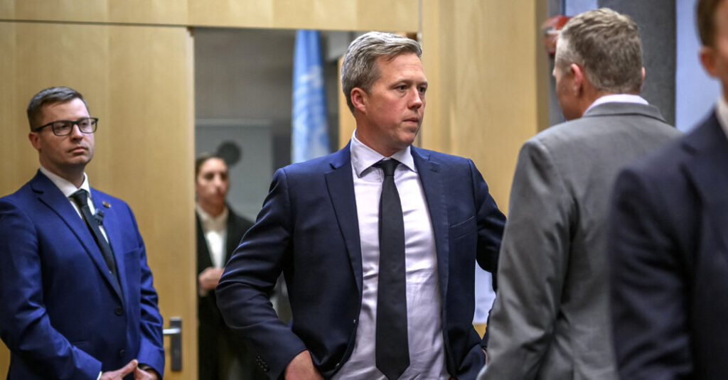 U.S. Army Secretary Travels to U.A.E. for Meetings With Russian Envoys