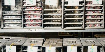 Transportation Chief Wants Healthier In-Flight Snack Options