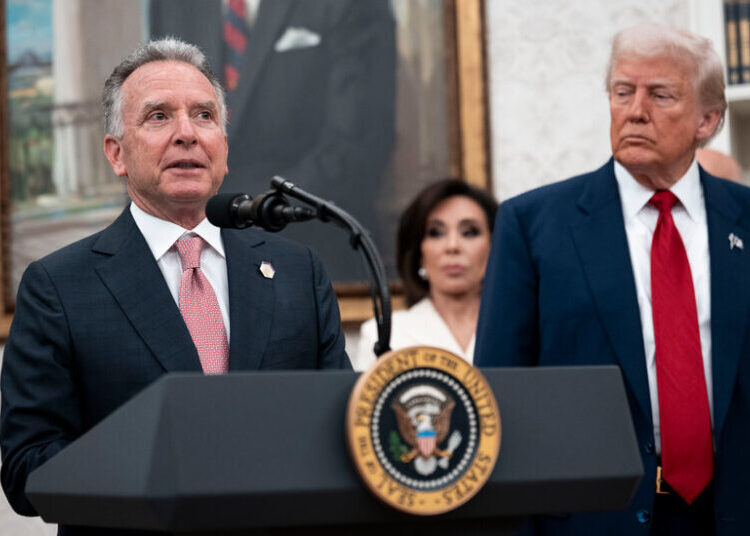 Trump Defends Envoy’s Tactics in Ukraine Negotiations