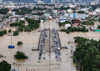 Deadly Flooding in Thailand Prompts Rescues and Evacuations