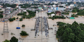 Deadly Flooding in Thailand Prompts Rescues and Evacuations