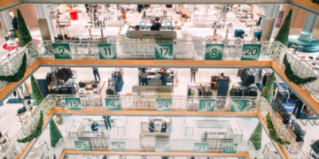 During the Holidays, Retailers Want Social Media Attention Too