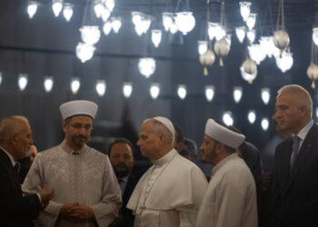 Did Pope Leo Pray in Istanbul’s Blue Mosque? Not Visibly, at Least.
