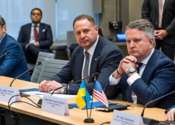 Ukraine’s top negotiator resigns, but peace talks carry on.