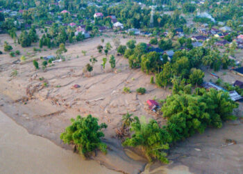 Deadly Floods in Indonesia Leave Hundreds Missing