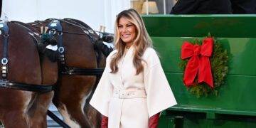 Grinch Melania Trump Spends Two Minutes and 50 Seconds at Christmas Event Before Fleeing