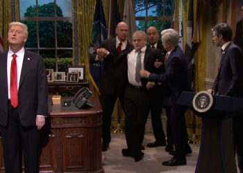 ‘SNL’ Nails Trump Freeze When Man Collapsed in Oval Office