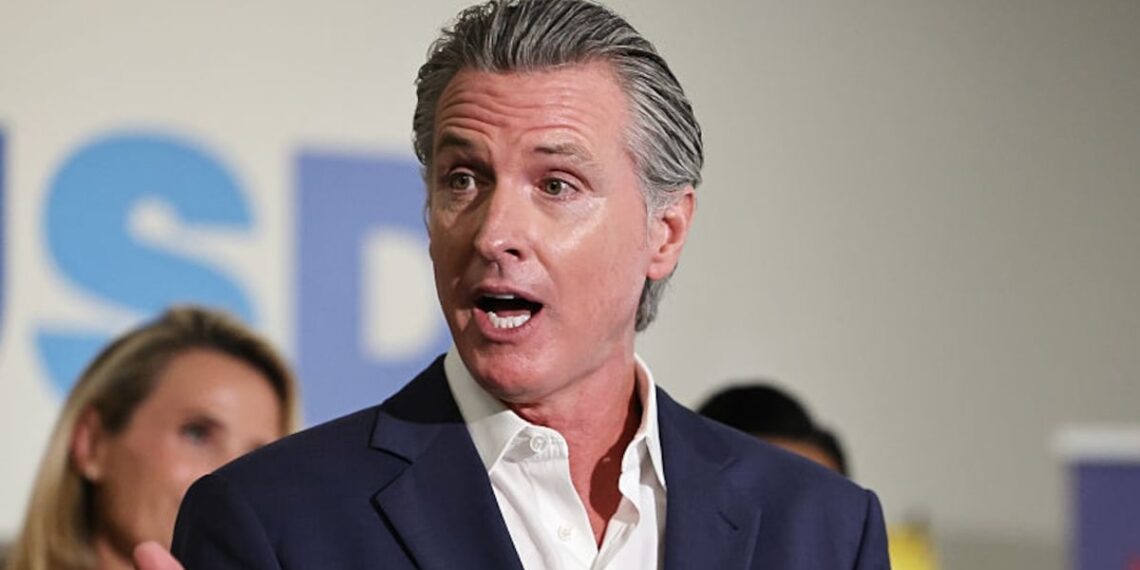 Newsom Hits Trump Over Decadent Mar-a-Lago Gala Mid-Shutdown