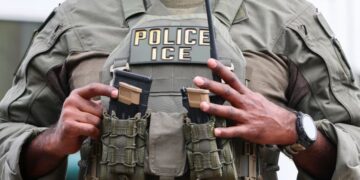 ICE Goons Detain Schoolkid During Lunch Break