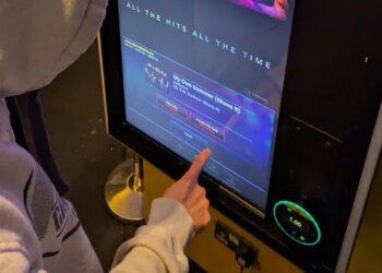 I Played the Same Deftones Song Over and Over on a Bar Jukebox Until I Got Kicked Out