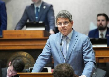 After Trump pressure, Indiana lawmakers shift to convene on redistricting