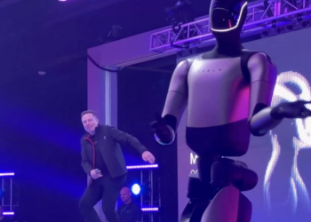 Elon Musk Does Weird Dance With Robot to Celebrate His $1 Trillion Tesla Deal