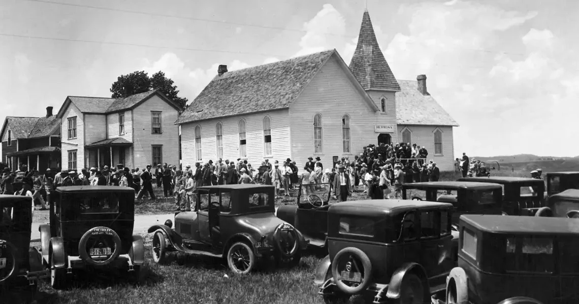 Vintage photos show what life was like in America’s small towns a century ago