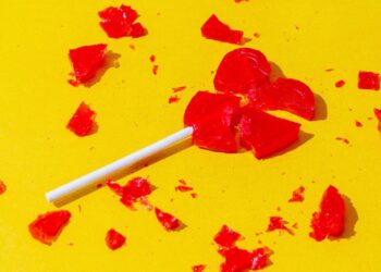 6 Ways Oversharing About Your Breakup Actually Helps You Get Over It