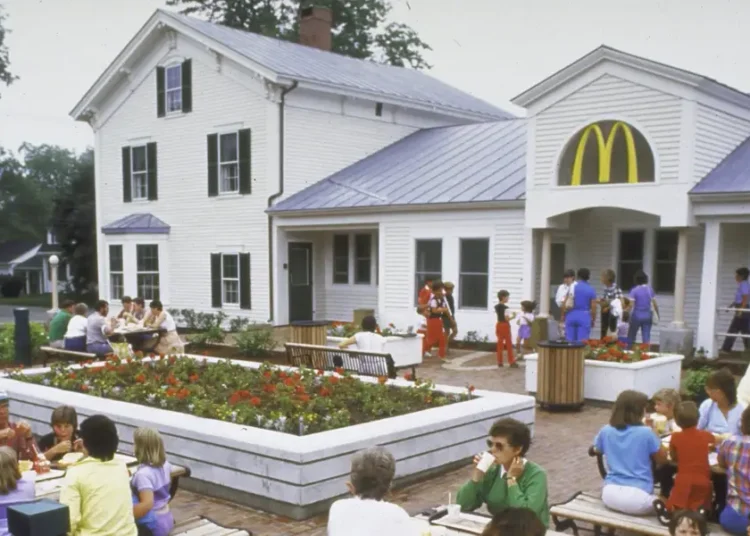Photos show what it was like to eat at McDonald’s in the 1980s