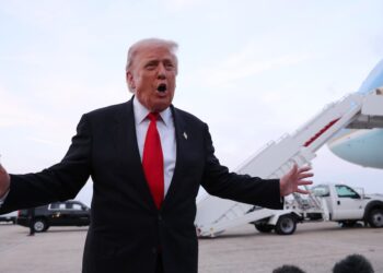 Trump Gloats About Air Force One Pilots as Flight Chaos Strands Travelers
