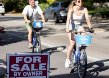 8 startups helping homebuyers and sellers save money on traditional real estate agents