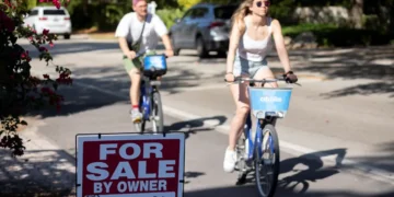 8 startups helping homebuyers and sellers save money on traditional real estate agents