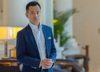 I’m a former investment bank MD turned career coach. Here are my 4 tips for landing a job in a tough market.