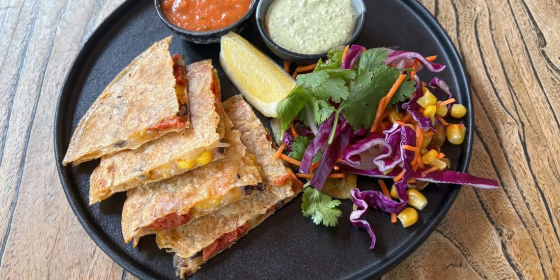 I’m a dietitian who helps busy parents lose weight. I swear by these 8 family-friendly meals.