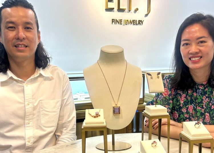 Gold’s wild rally traps jewelers between soaring costs and cautious customers