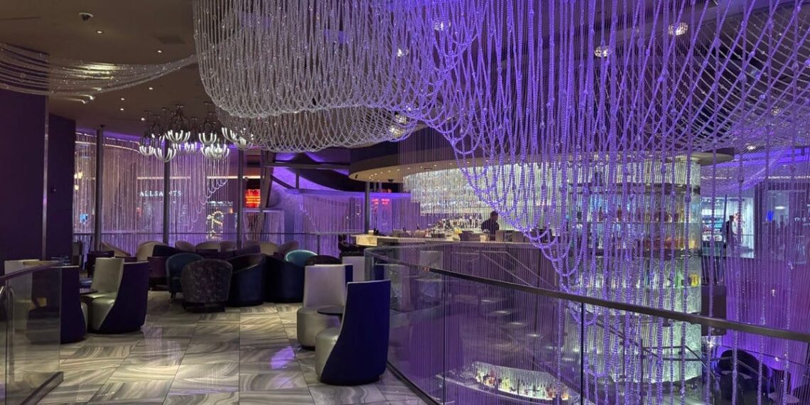 I’m a Las Vegas local who’s stayed in almost every resort on the Strip. These 5 are always my top picks.