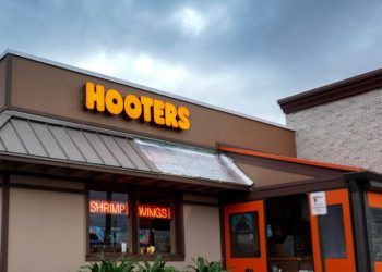 Hooters is getting a ‘re-Hooterization’ as its founders retake control of the restaurant chain