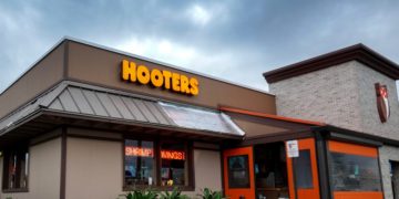 Hooters is getting a ‘re-Hooterization’ as its founders retake control of the restaurant chain