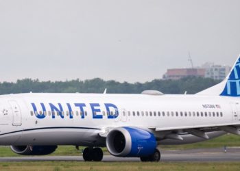 A United Airlines bomb threat caused a ground stop at Reagan Airport