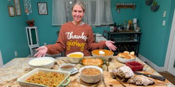 I attempted to make Aldi’s $40 Thanksgiving dinner for 10 people. It was surprisingly easy and delicious.
