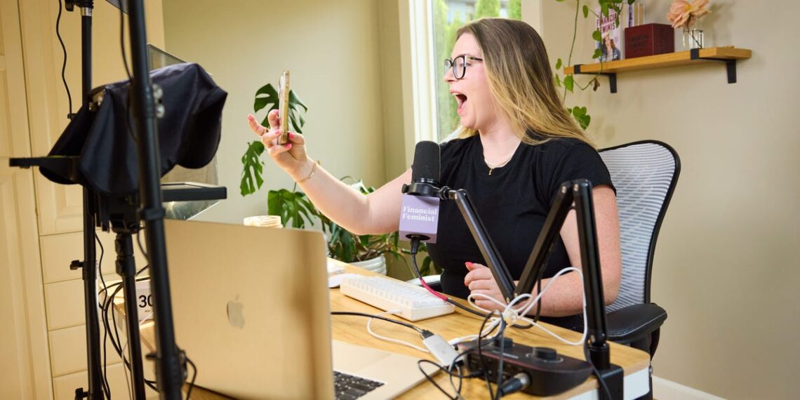 I’m the founder and CEO of Her First $100K. I give my team a lot of flexibility &mdash; here’s how I structure my own workday.