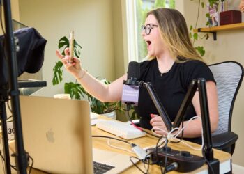 I’m the founder and CEO of Her First $100K. I give my team a lot of flexibility &mdash; here’s how I structure my own workday.