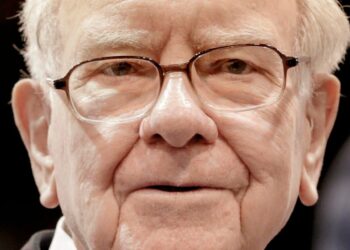 Warren Buffett says he’ll keep writing a yearly letter &mdash; and hold on to a big chunk of his Berkshire stock