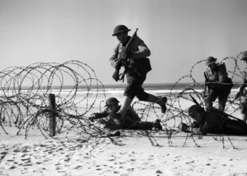 25 vintage photos show how military life and technology has evolved