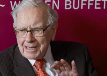 Warren Buffett shares his biggest leadership lessons after decades at the top