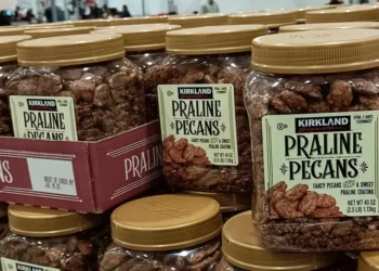 I’m a culinary judge who shops at Costco for the holidays. Here are 10 things I buy every year.