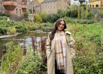 I went to Scotland for the first time. There are 6 items I’m glad I packed and 4 I wish I had brought.