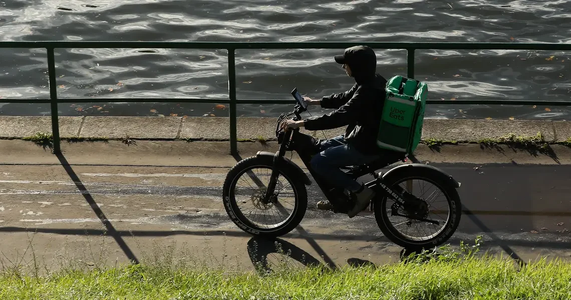 Uber and DoorDash now disclose when algorithms set prices. There’s still one big question.