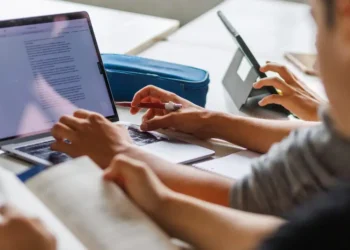 AI is winning over consumers — but it’s way behind with businesses, say Goldman Sachs analysts