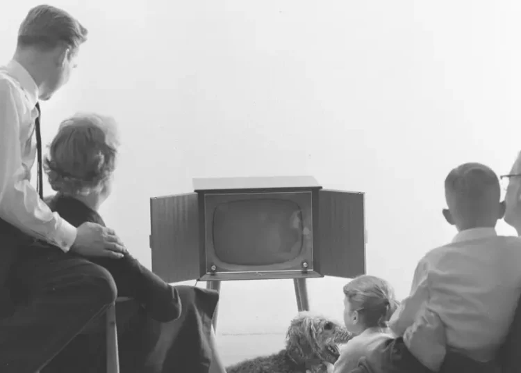 Amazing stat: Only half the homes in America have cable TV anymore