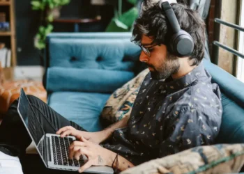 7 companies that are embracing remote work amid the RTO push