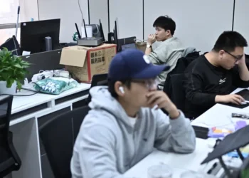 AI may lift wages — then crush them, professors say