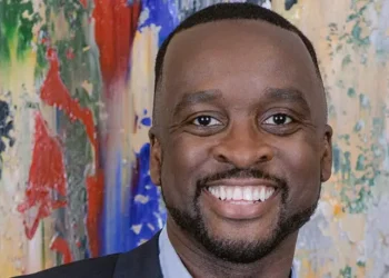 6-figure eBay veterans who have been on the platform for 20 years explain how to make money reselling items