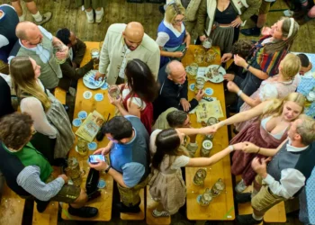 Gen Z is bringing back one of the most divisive dining trends of the 2010s