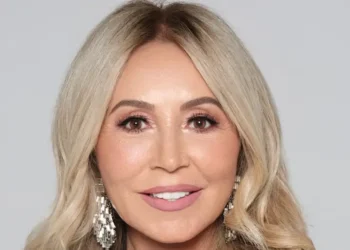 I’m the founder and CEO of Anastasia Beverly Hills. My day starts with TikTok and ends with red light therapy.