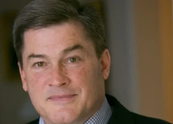 Warren Buffett has backed a winner in Alphabet, and there’s a bigger worry than AI stocks crashing, veteran investor Tom Russo says