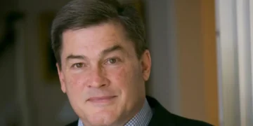 Warren Buffett has backed a winner in Alphabet, and there’s a bigger worry than AI stocks crashing, veteran investor Tom Russo says